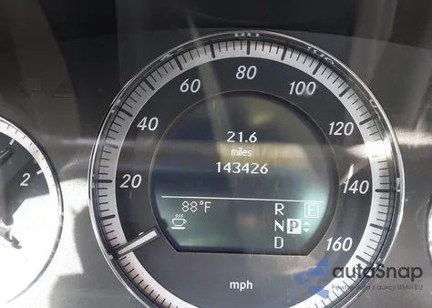 2011 Mercedes-Benz E 350 4Matic z USA, uszkodzony, nr VIN WDDHF8HB2BA296180